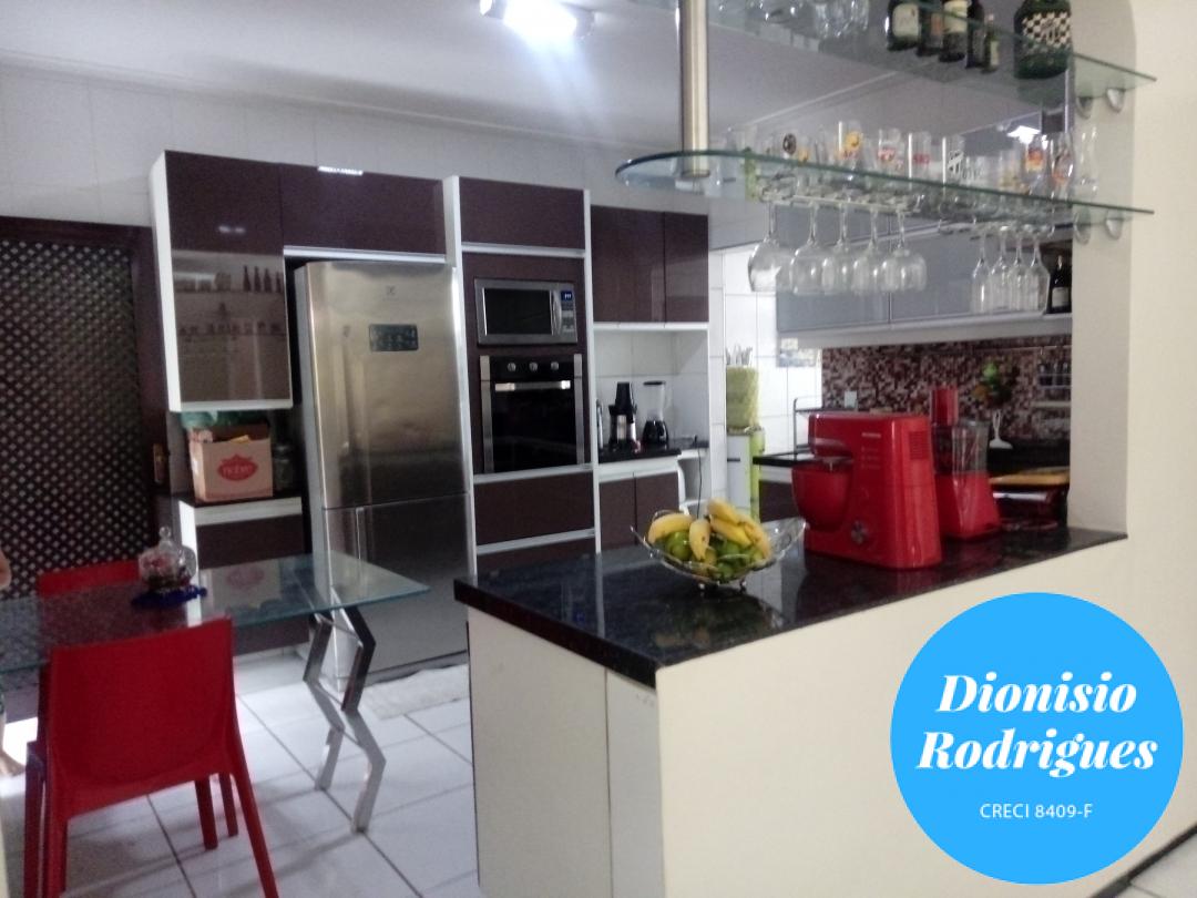 Casa à venda com 3 quartos, 308m² - Foto 3